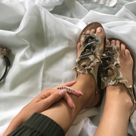 Festival sandals metallic and floral detail - Picture 3 of 6